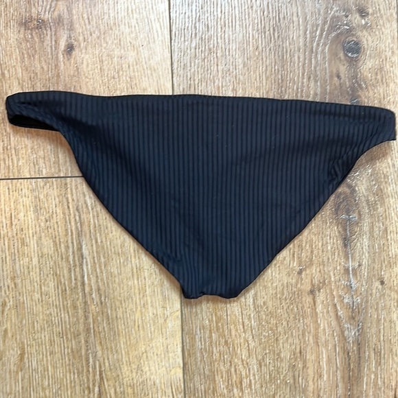 Vitamin A Black Bikini Set RTM - Picture 6 of 8